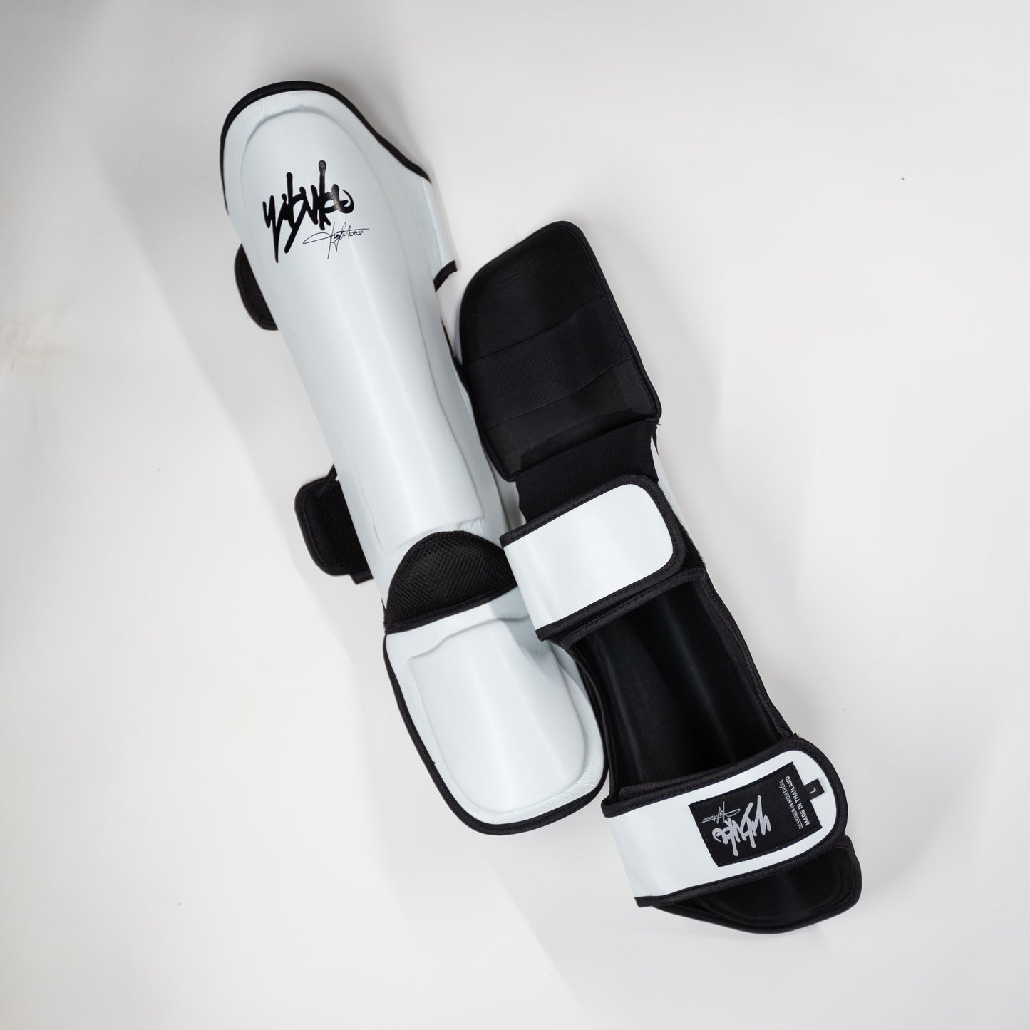 YIBUKO SHINGUARDS - white