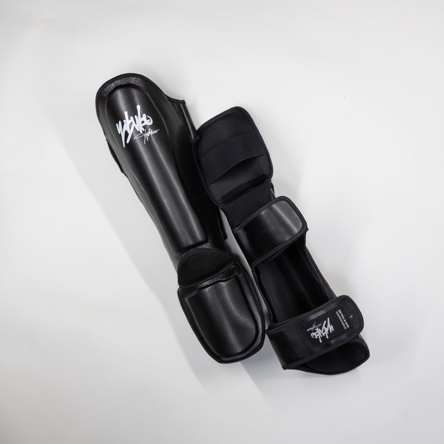 YIBUKO SHINGUARDS - black
