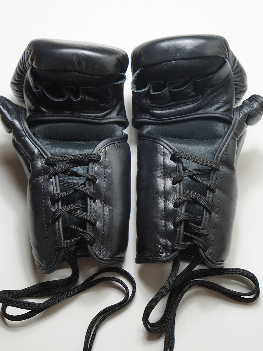 LACE-UP MMA GLOVE (BLACK/GOLD)